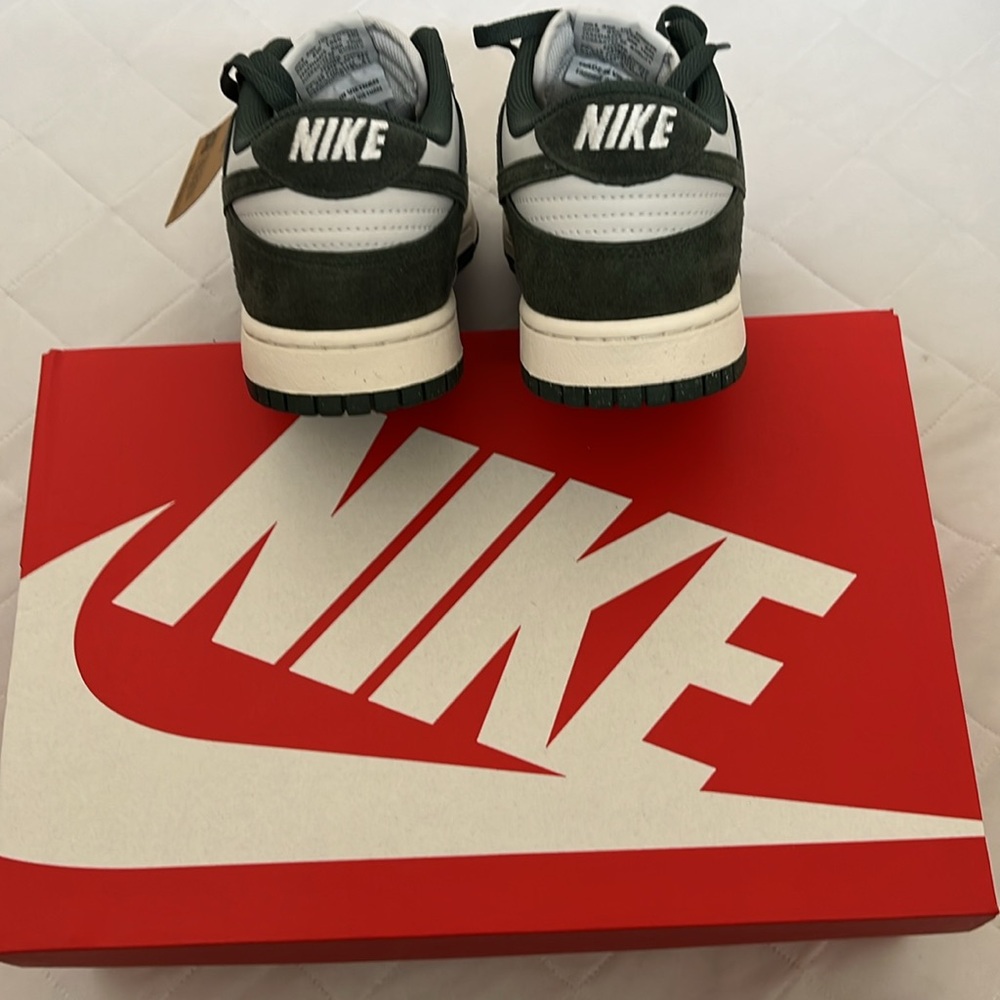 NWT Women’s Nike Dunk Low Green and White Sneakers - Picture 10 of 14